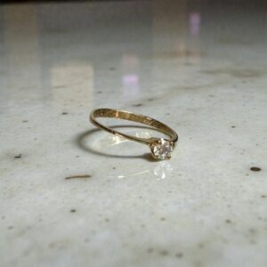 Anillo solitario de oro 18k