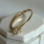 Anillo solitario de oro 18k