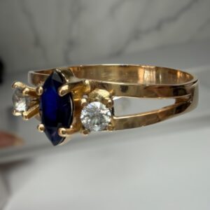 Anillo Piedra azul marquise y laterales brillante Oro 18 K