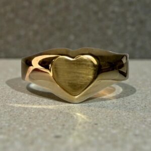 Anillo Sello corazón Oro 18k