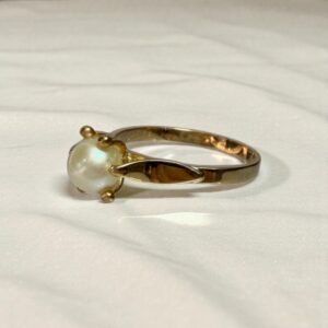 Anillo Perla cultivada modelo Pistilo Oro 18k