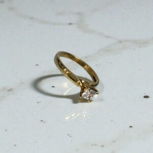 Anillo solitario corte Princesa Oro 18k